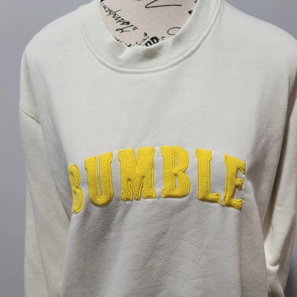 Bumble Cream Colored Crewneck Sweatshirt Size Large Excellent Condition